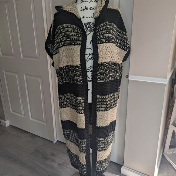 Sweaters - Cliche sleeveless sweater duster